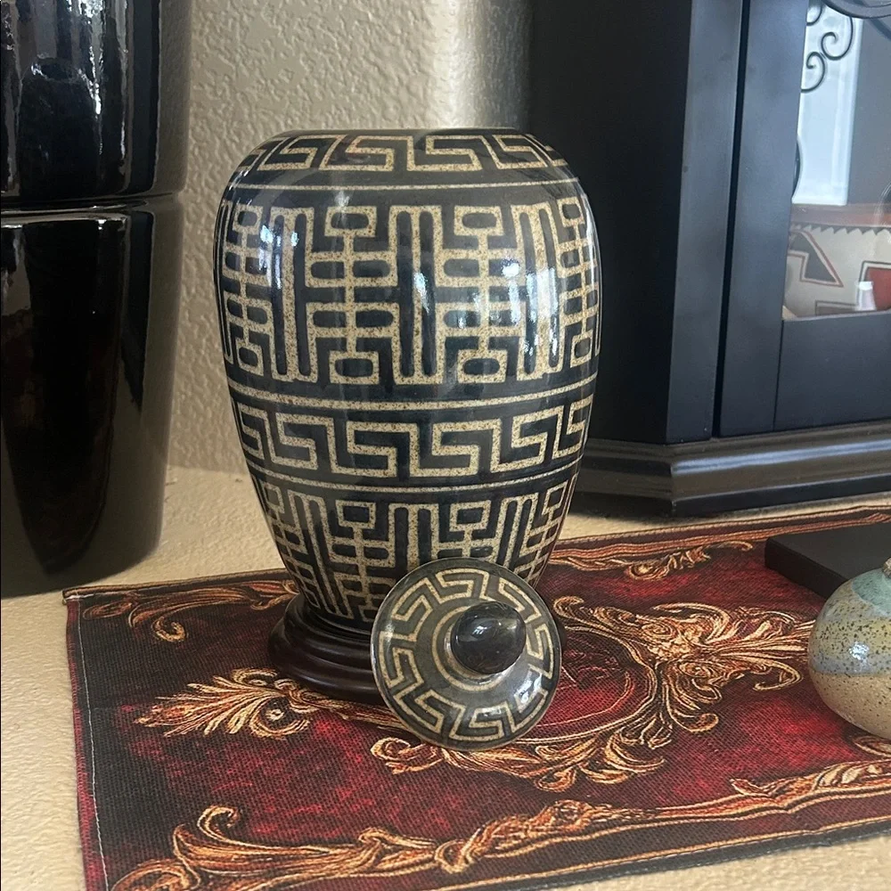 Elegant Black and Gold Patterned Vase - Picture 3 of 7